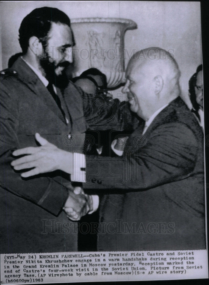 1963 Press Photo Castro Khrushchev Shaking Hands Moscow - Historic Images