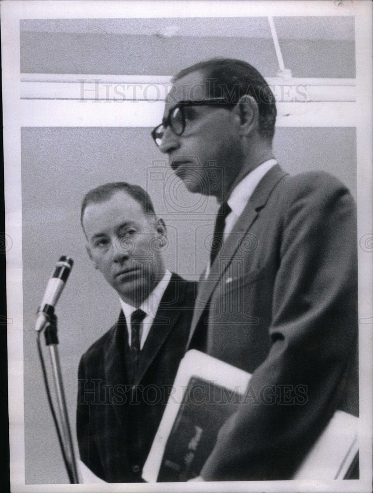 1966 Press Photo Thomas W. Leonard charged with assault - Historic Images