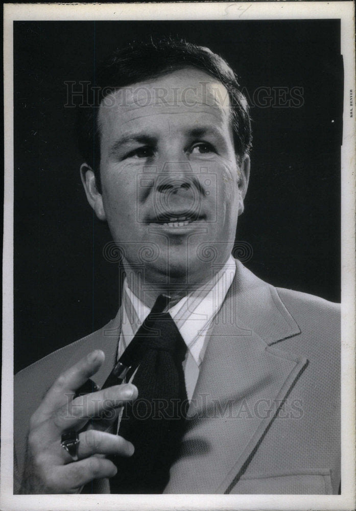 1972 Press Photo Channel 4 Host Meighan Hold Microphone - Historic Images