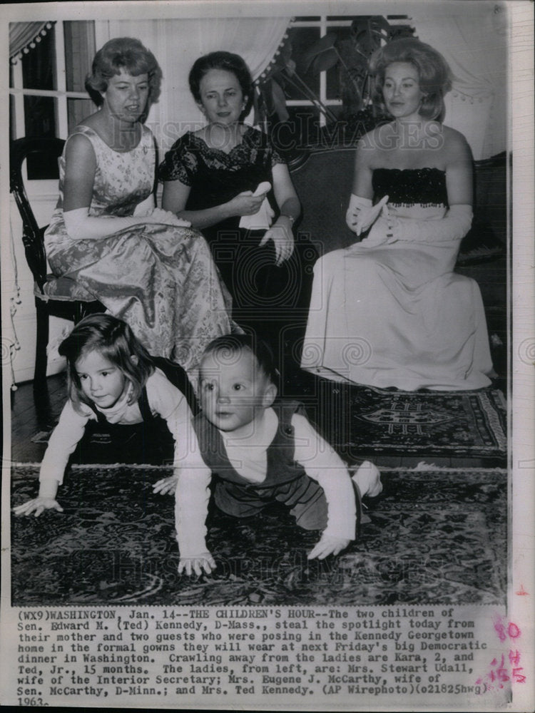 1963 Press Photo Senator Edward Kennedy Children Home - Historic Images