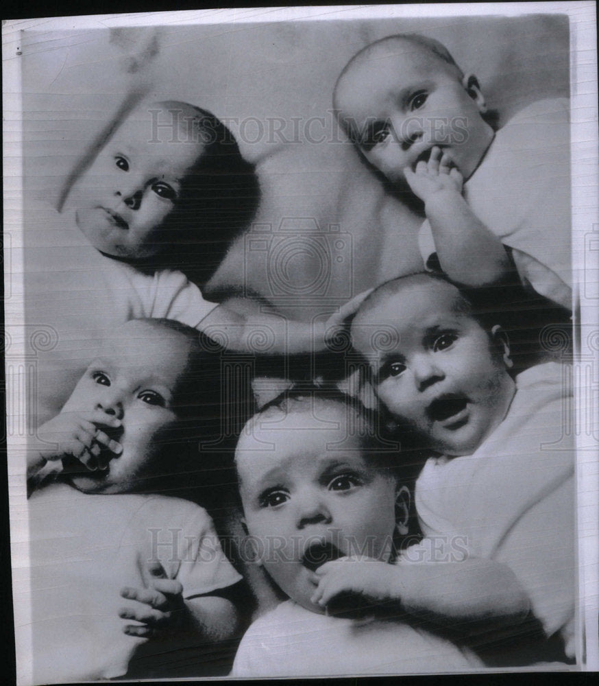 1964 Press Photo Fischer Quintuplets Together Happy - Historic Images