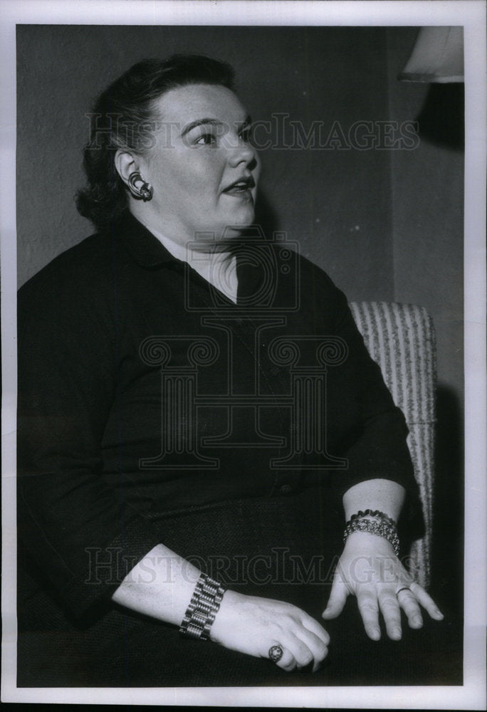 1957 Press Photo Entertainer Farrell Speaking - Historic Images