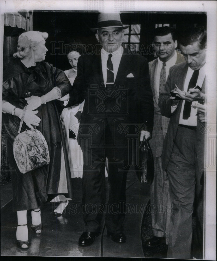 1958 Press Photo Bernard Goldfine &amp; Wife Hotel Statler - Historic Images