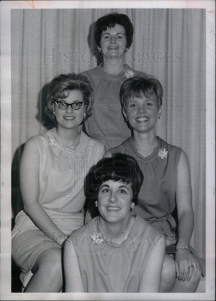 1967 Press Photo Barbershop Golddiggers - Historic Images