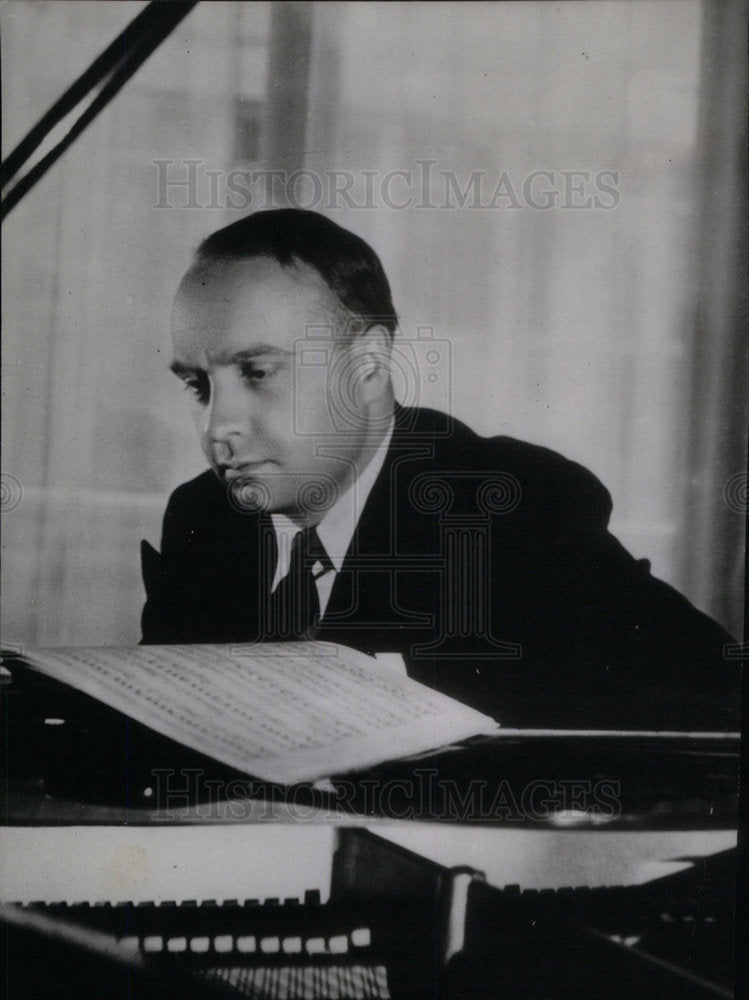 1938 Press Photo Robert Casadesus French Pianist - Historic Images