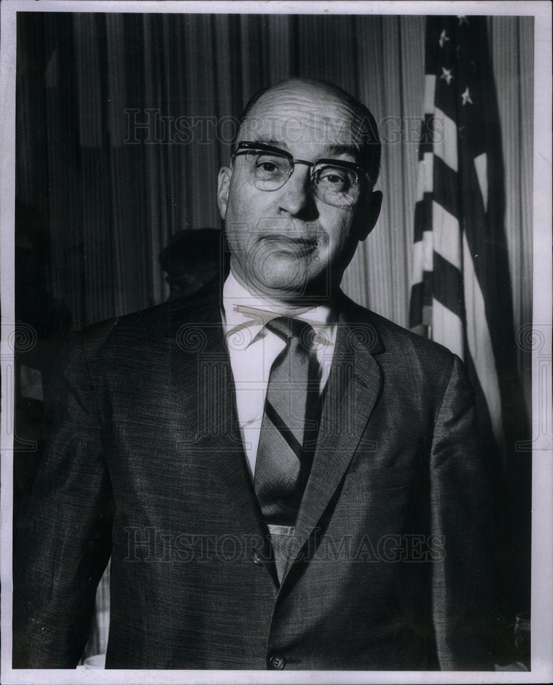 1965 Press Photo Speak Educator Lawrence Taylor - Historic Images