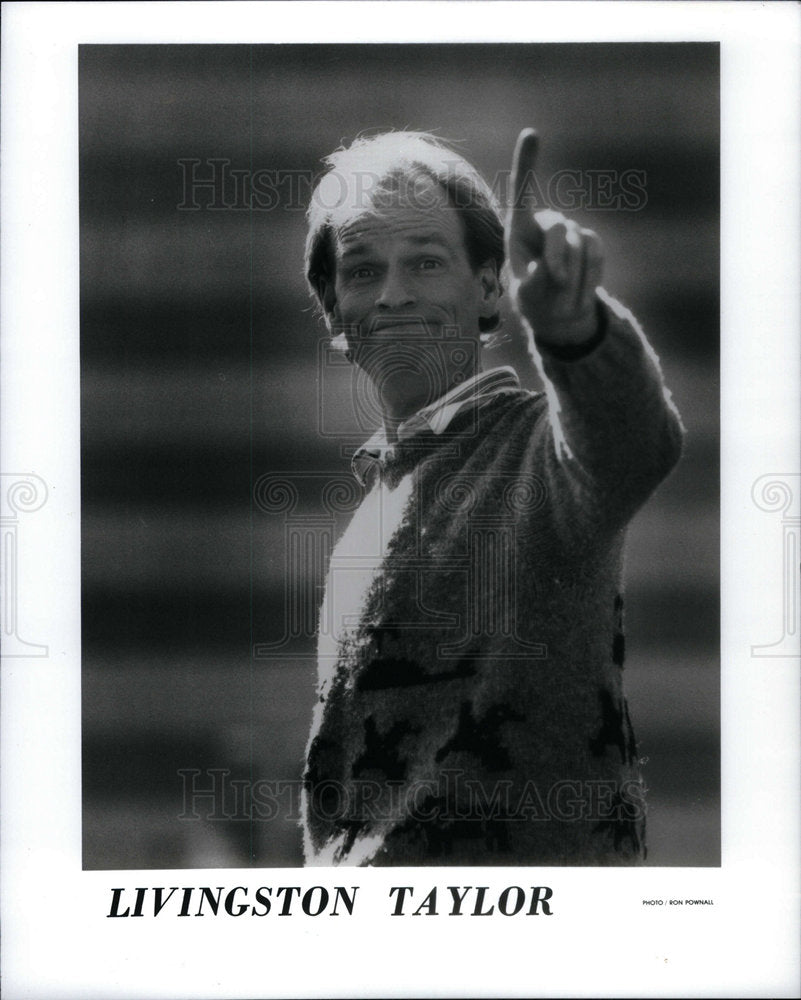 1993 Press Photo Entertainer Taylor Saying Hello - Historic Images