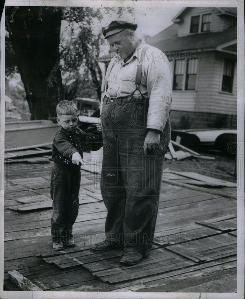 1955 Press Photo Marine Boat Livery Operator With Kid - Historic Images