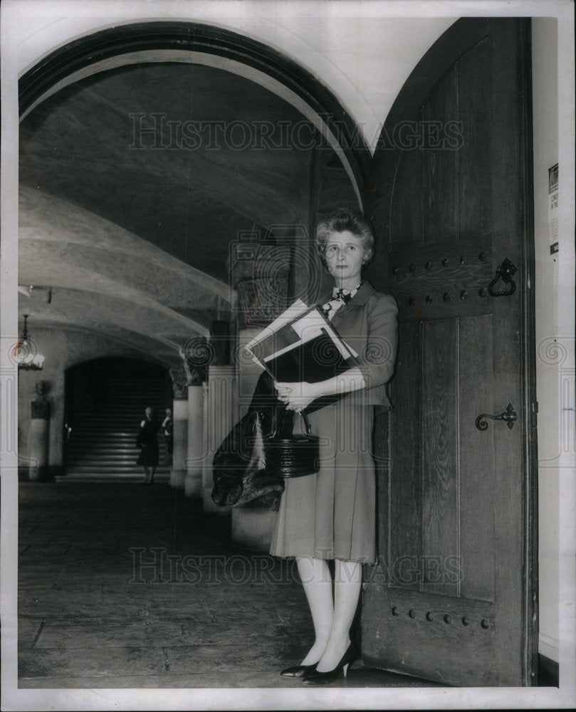 1962 Press Photo Art Institute Worker Taylor - Historic Images