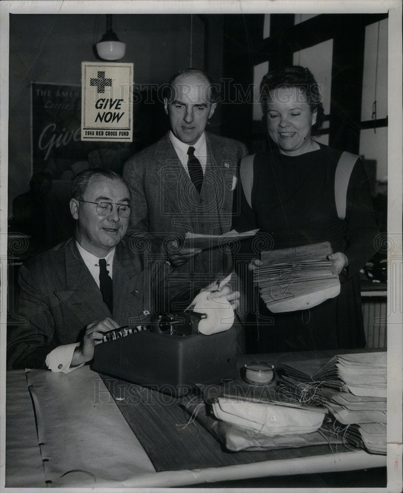 1948 Press Photo Herbert Sullivan Alvan Macauley Bertha - Historic Images