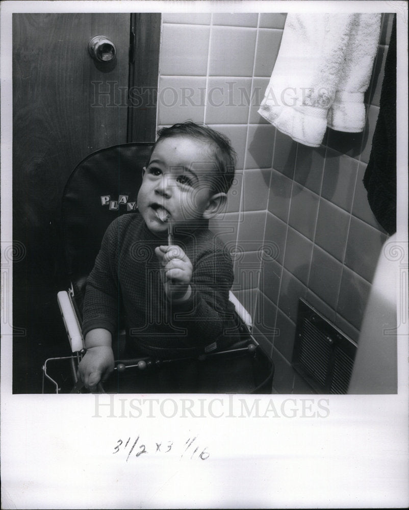 1959 Press Photo Little Boy Brushing Teeth - Historic Images