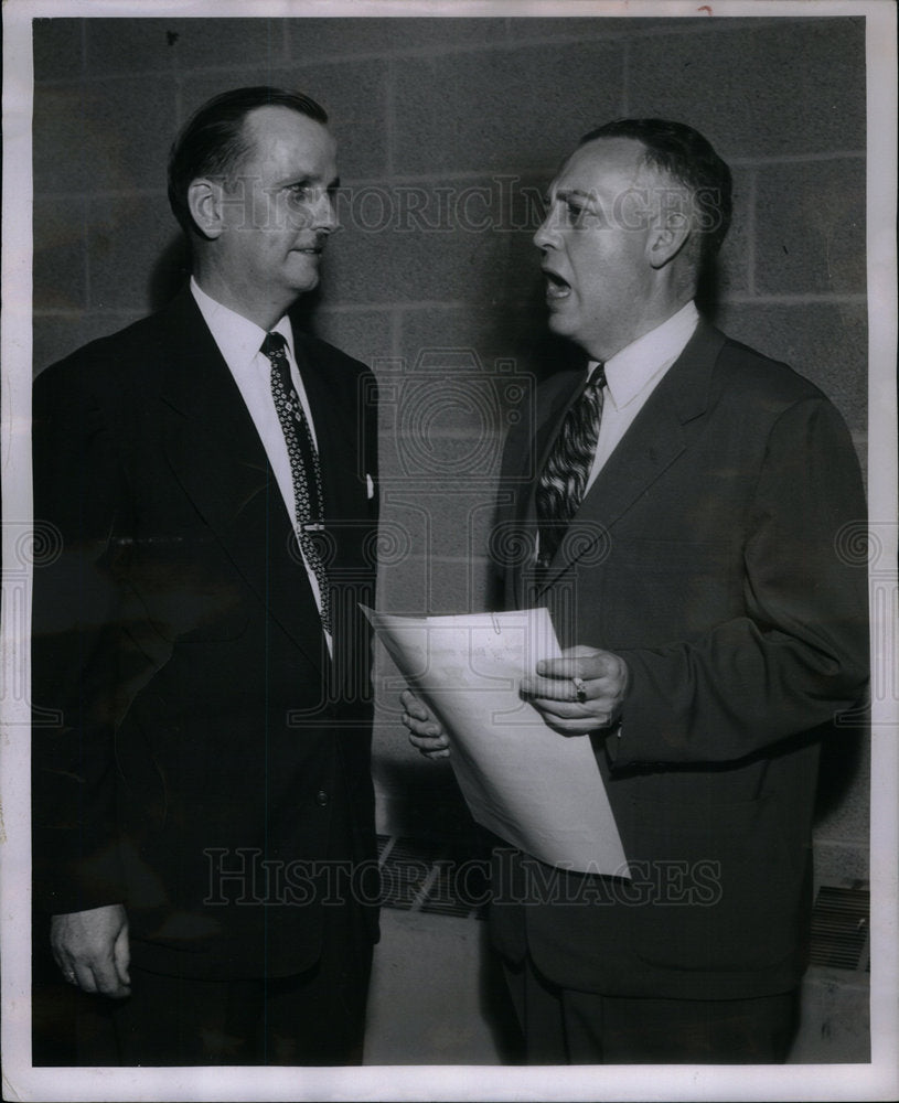 1955 Press Photo Award Harry Taylor Detroit Time Writer - Historic Images