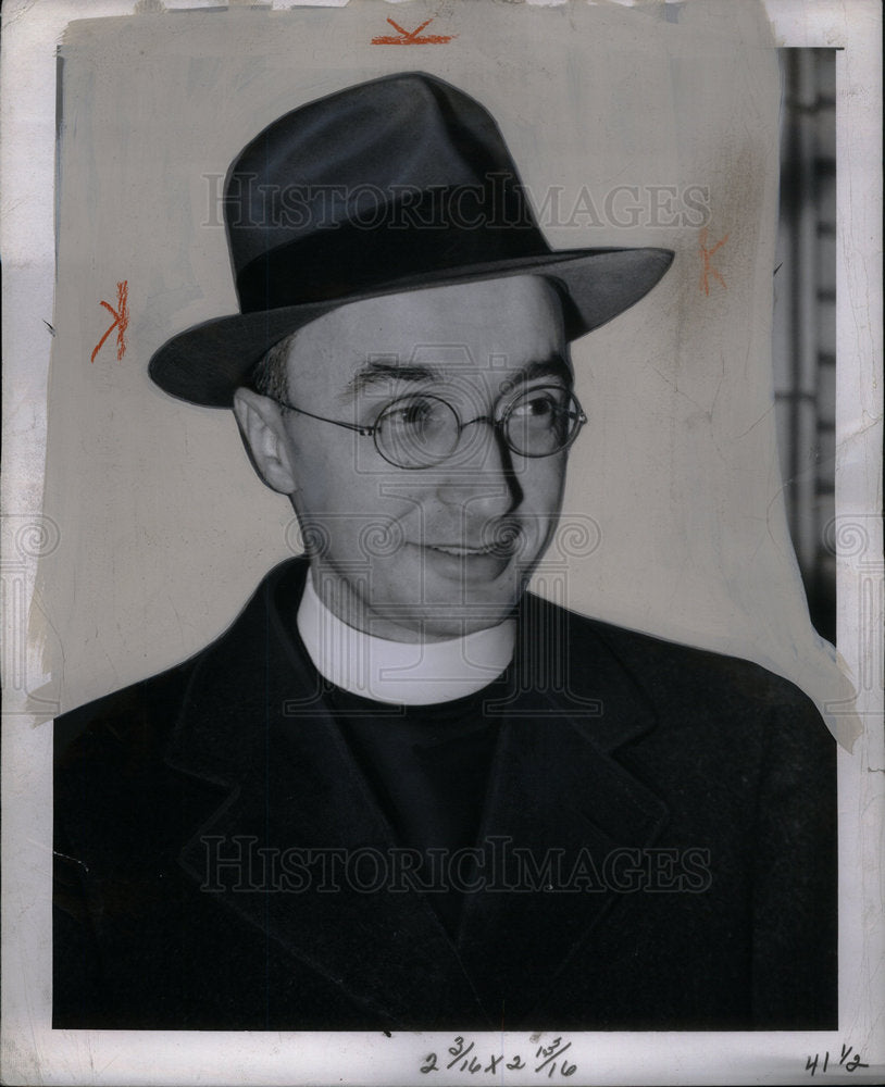 1946 Press Photo Richard Bishop Enrich Cambridge - Historic Images