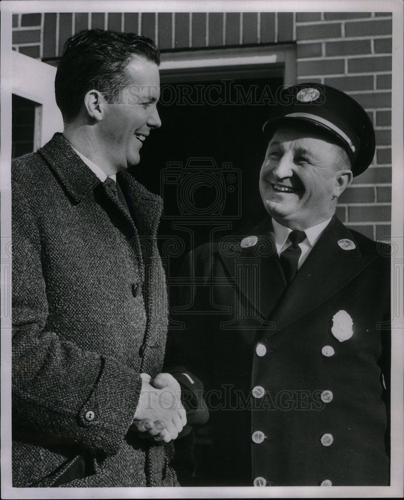 1961 Press Photo Lester B. Turner, Fire Capitain - Historic Images