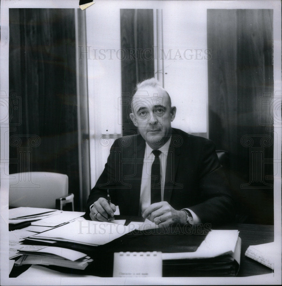 1966 Press Photo Macomb Comm College Pres Turner Office - Historic Images