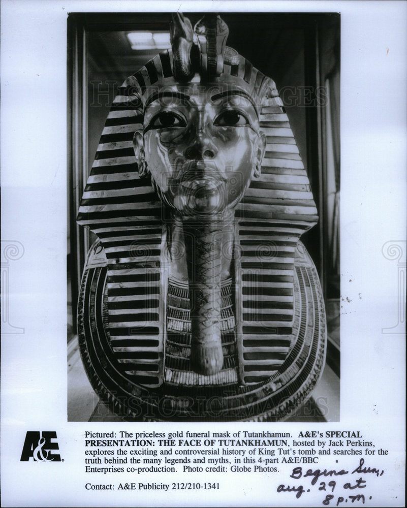 1993 Press Photo Tutankhamun gold funeral Jack Perkins - Historic Images