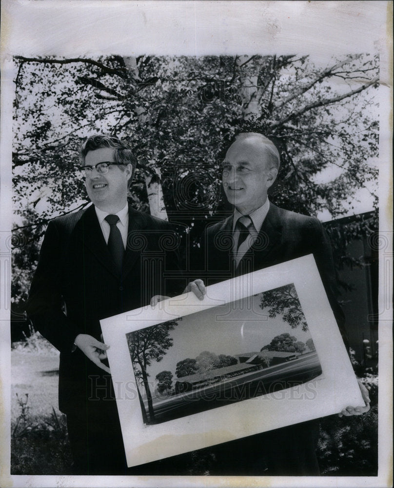 1971 Press Photo Arthur Turner Robert Vanderkloot art - Historic Images