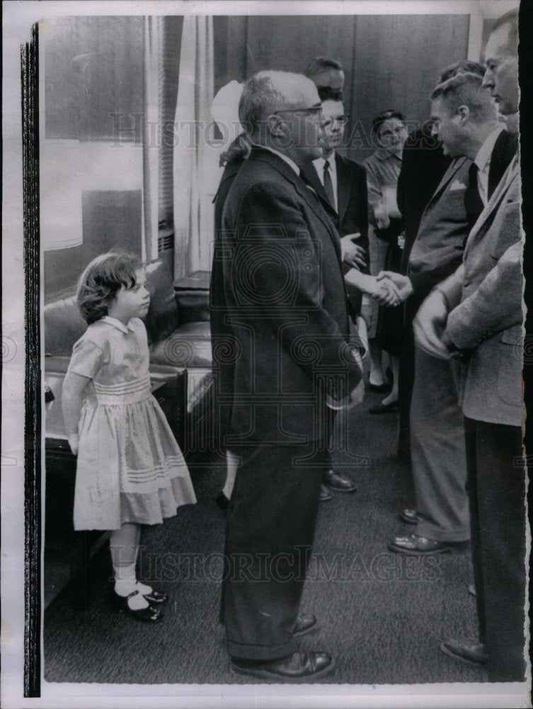 1961 Press Photo Innocent Bystander secretary public - Historic Images