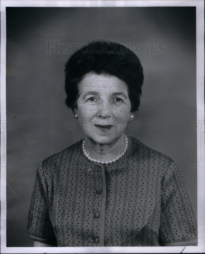 1963 Press Photo Secretary Mrs. Leah Tuchman - Historic Images