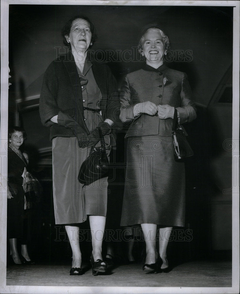 1953 Press Photo Mrs Clifford Merrill George Detroit - Historic Images