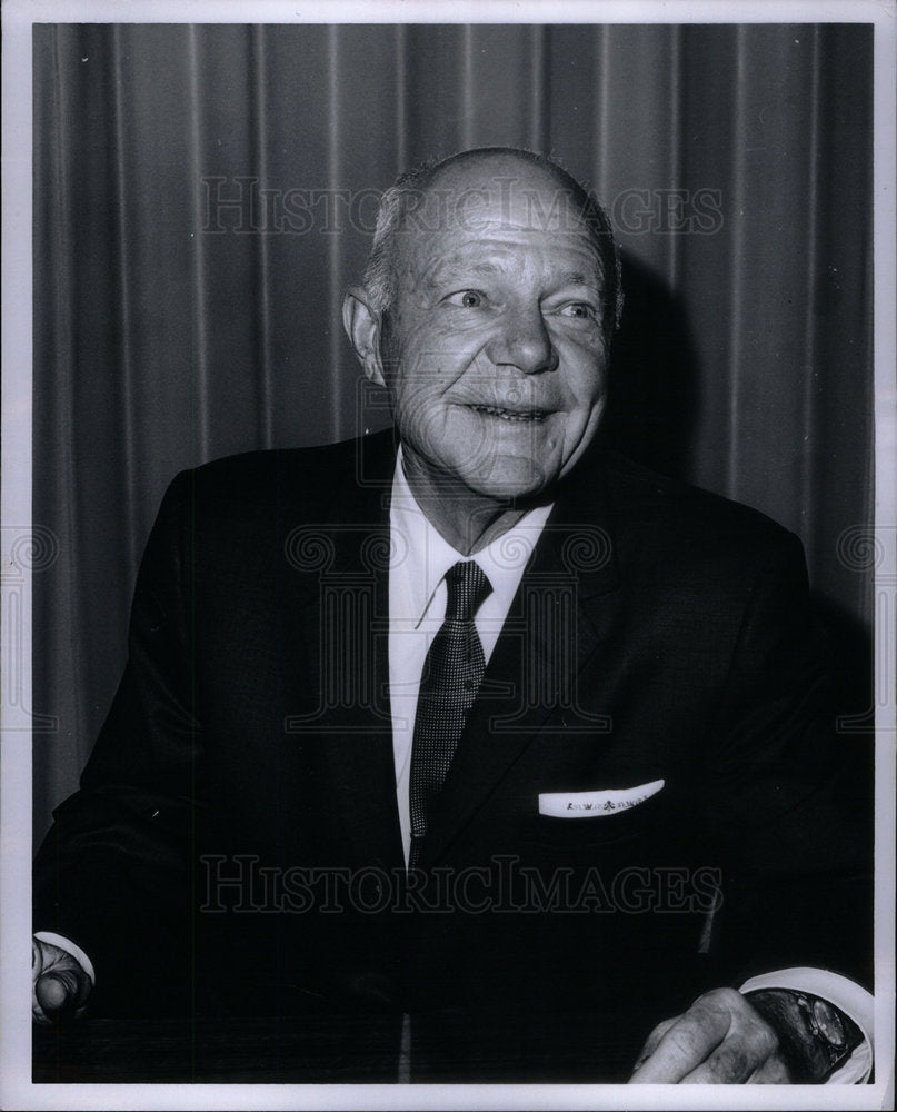 1967 Press Photo Retired Navy Officer True Wayne Univ - Historic Images