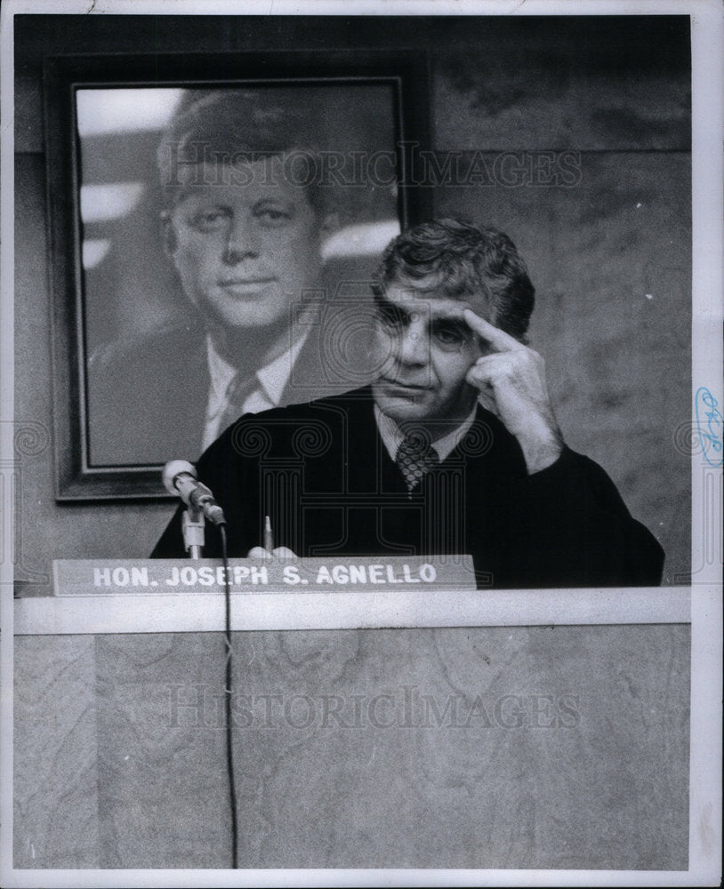 1977 Press Photo Judge Joseph Agnelto - Historic Images