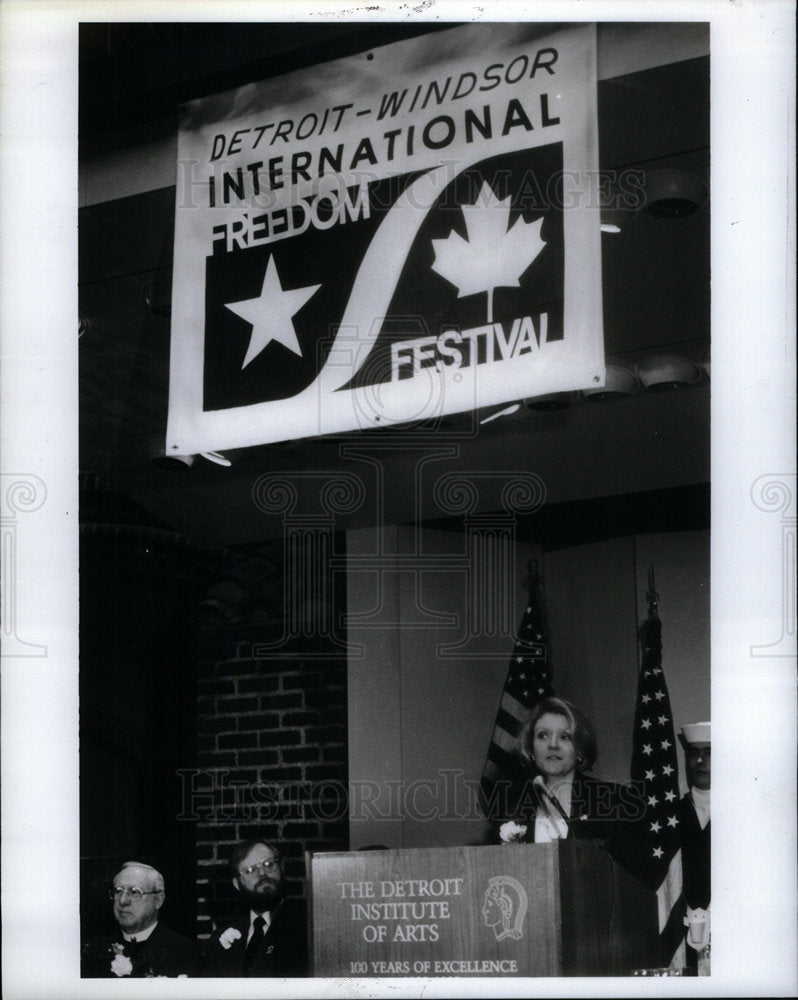 1987 Press Photo Attached Mayor Martin Wondsor Freedom - Historic Images