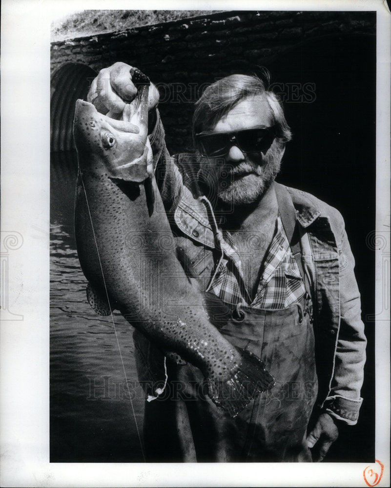 1981 Press Photo John Cobb rain bo~ trout proud Lake - Historic Images