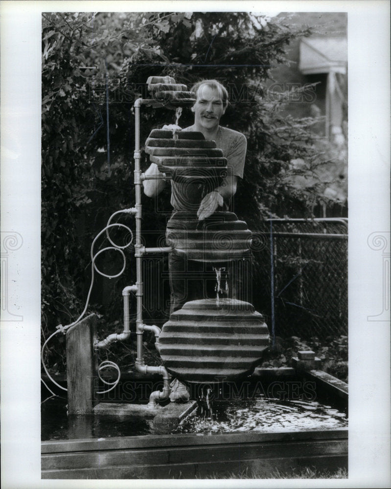 1987 Press Photo Artist Ken Herod - Historic Images