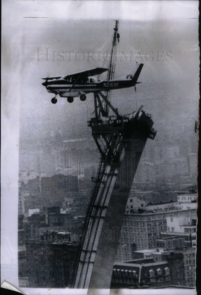 1965 Press Photo East Past Louis Gate Wat West Max - RRX50147 - Historic Images