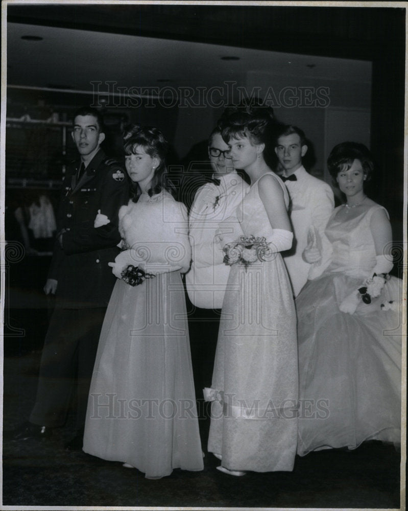 1967 Press Photo Teen Age Parties - Historic Images