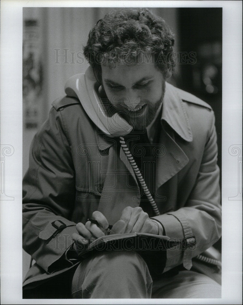 1988 Press Photo Philip Tom politician speak telephone - Historic Images