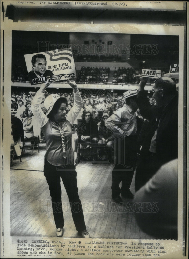 1972 Press Photo Wallace For President Supporter - Historic Images