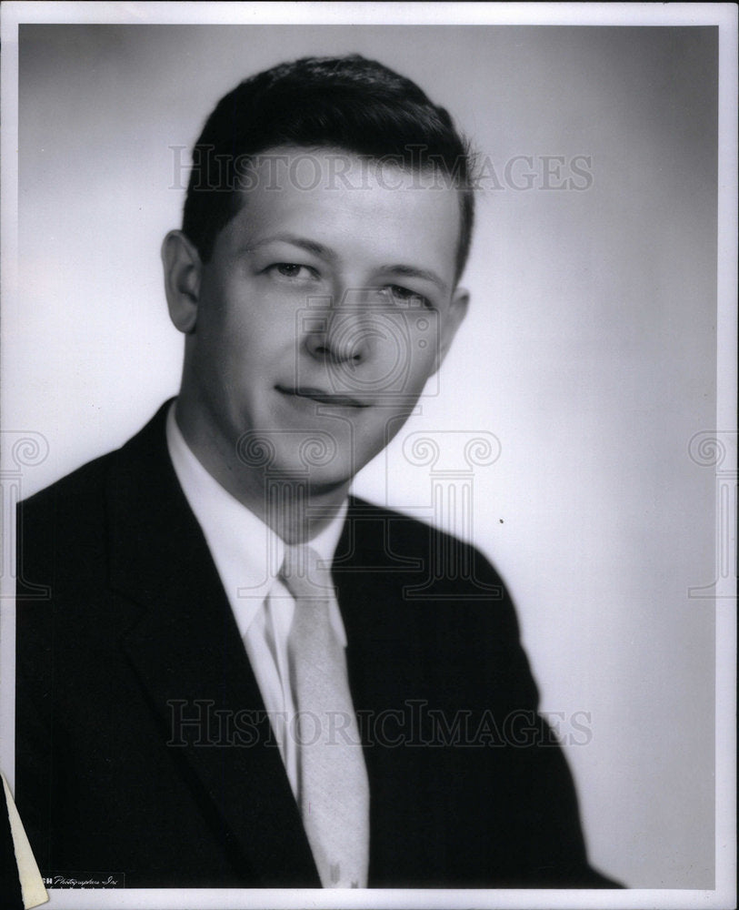 1957 Press Photo Robert B. Wallace AT&amp;T Executive - Historic Images