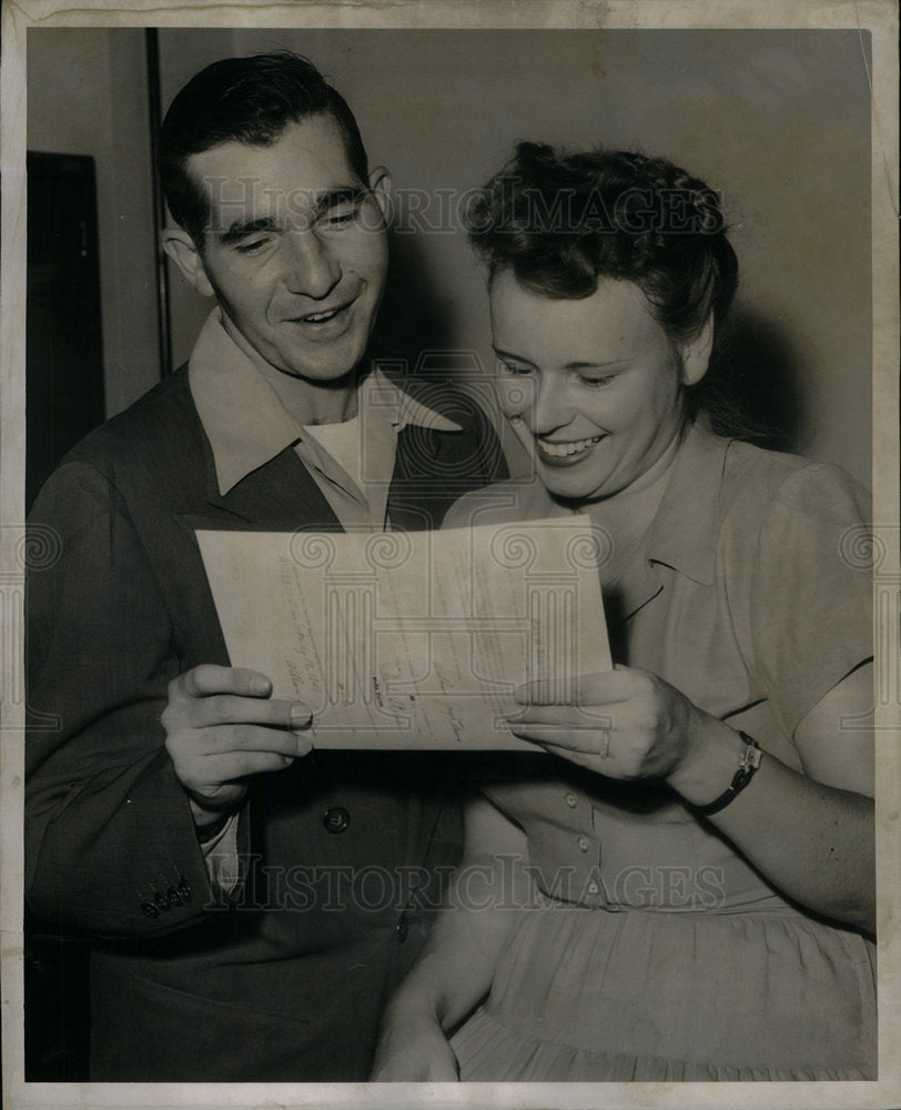 1949 Press Photo Citizen Mrs. Beryl Patricia Wallace - Historic Images