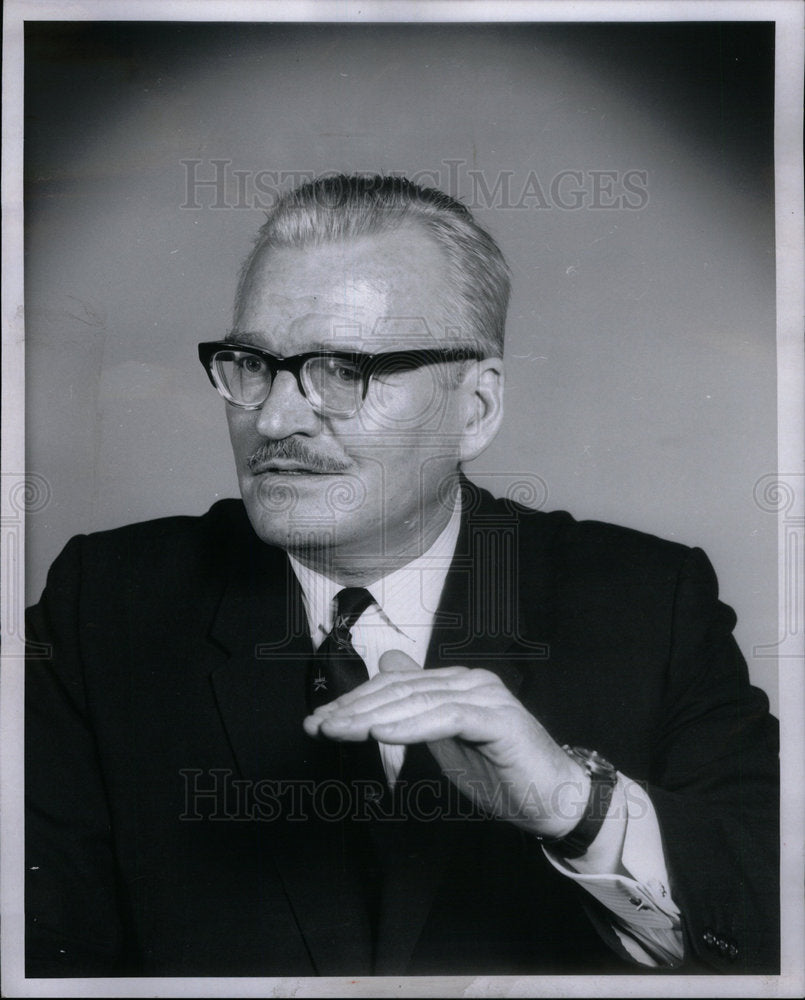 1969 Press Photo Dan Wallace Canadian Travel Bureau - Historic Images