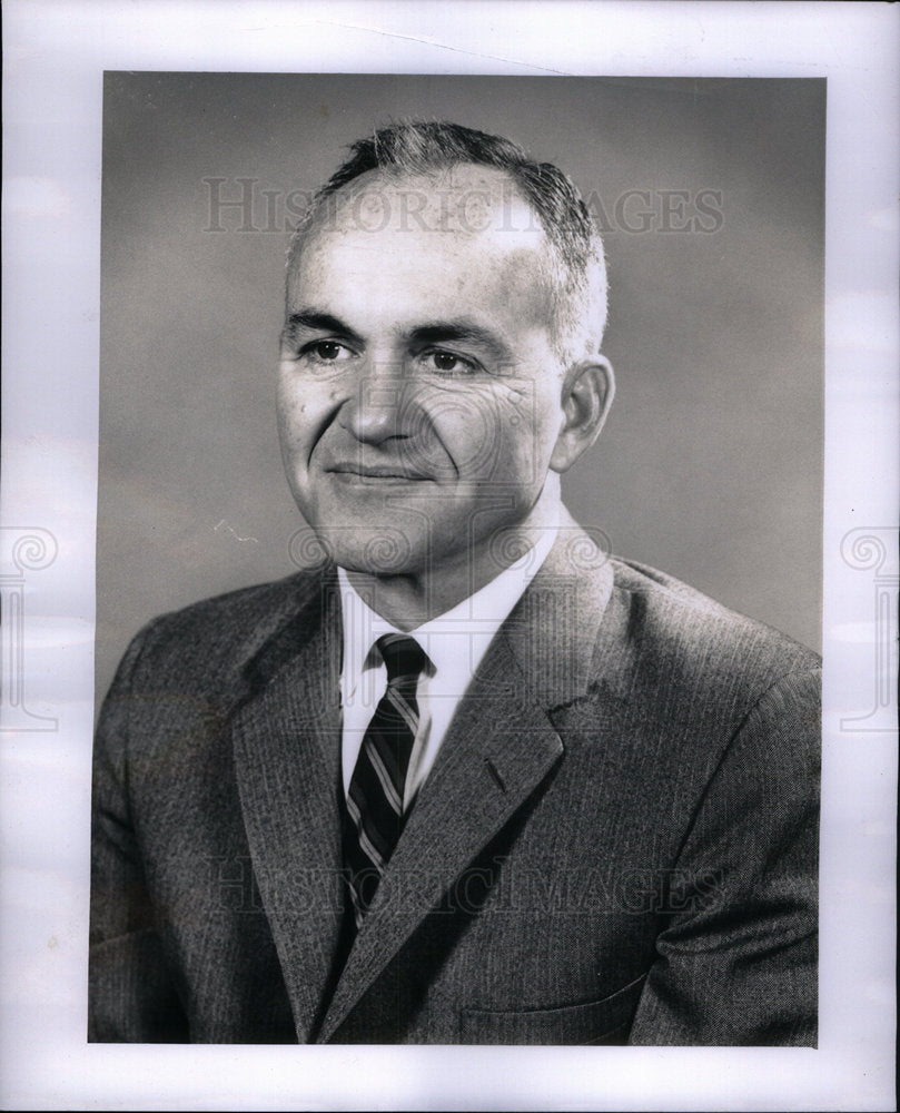 1961 Press Photo Richard B Wallace Detroit New Director - Historic Images