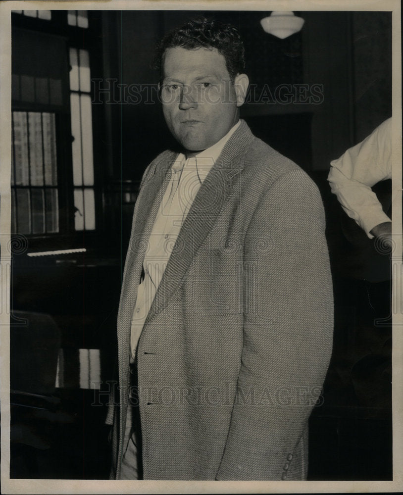 1955 Press Photo Earl Sullivan Shooting Second Plane - Historic Images