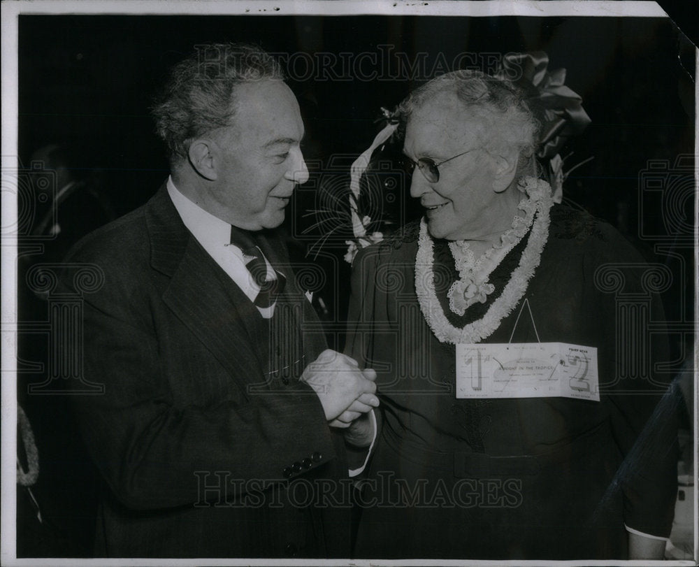 Press Photo Mr Otto Kern Miss Anna Watko talks Cadieux - Historic Images