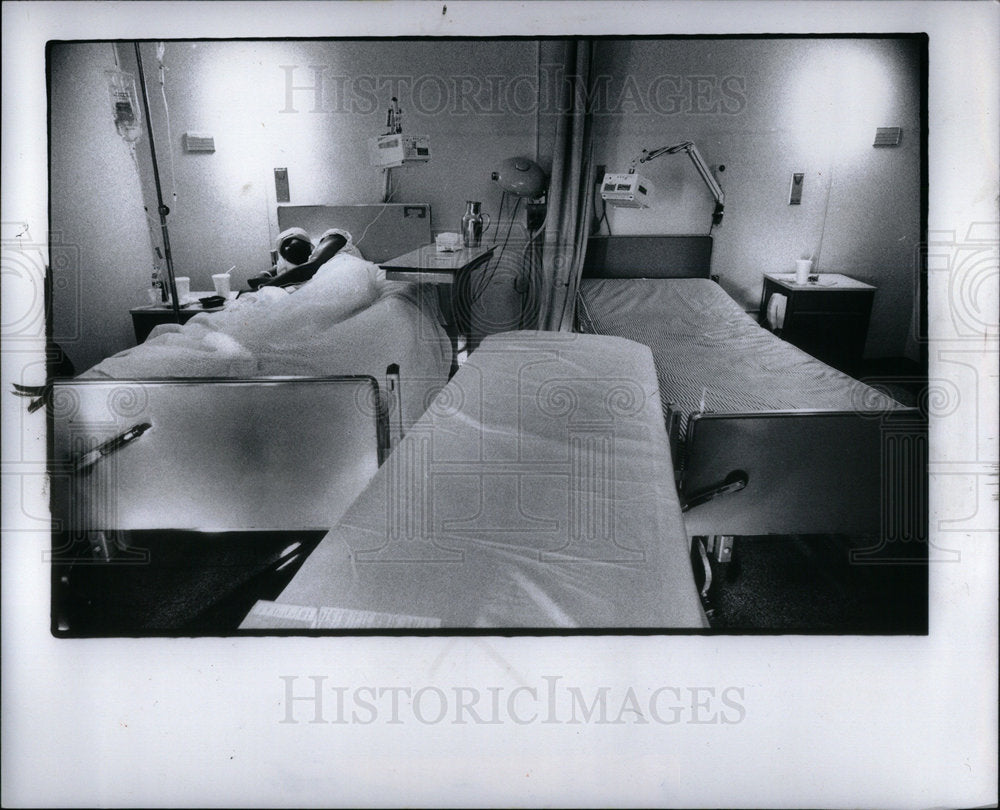 1979 Press Photo Carmel Detroit Hospital Elroy Dickens - Historic Images