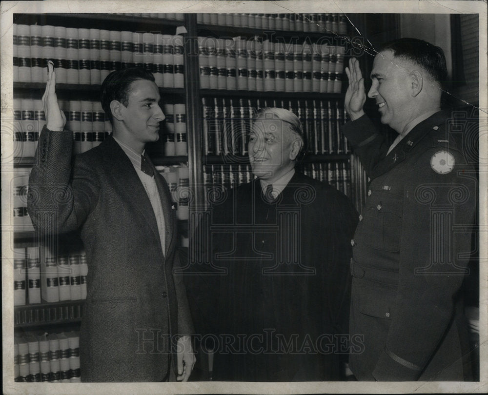 1942 Press Photo Frank Picard Judge Shelden Smith army - Historic Images