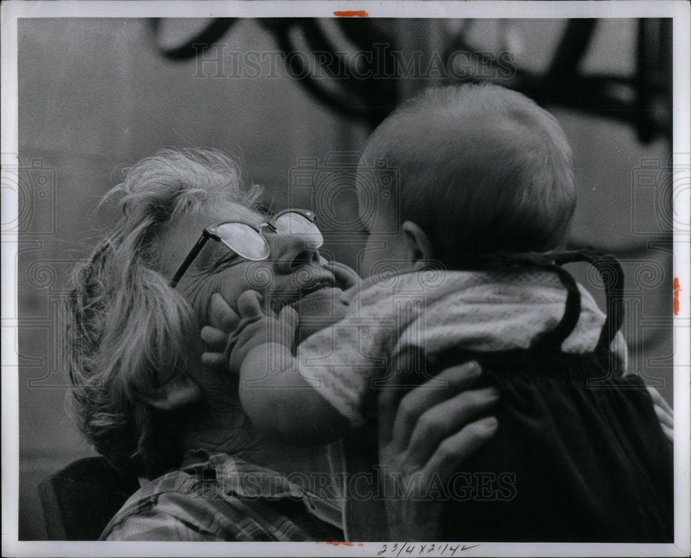 1959 Press Photo News Picture Year Grand Mother Print - Historic Images