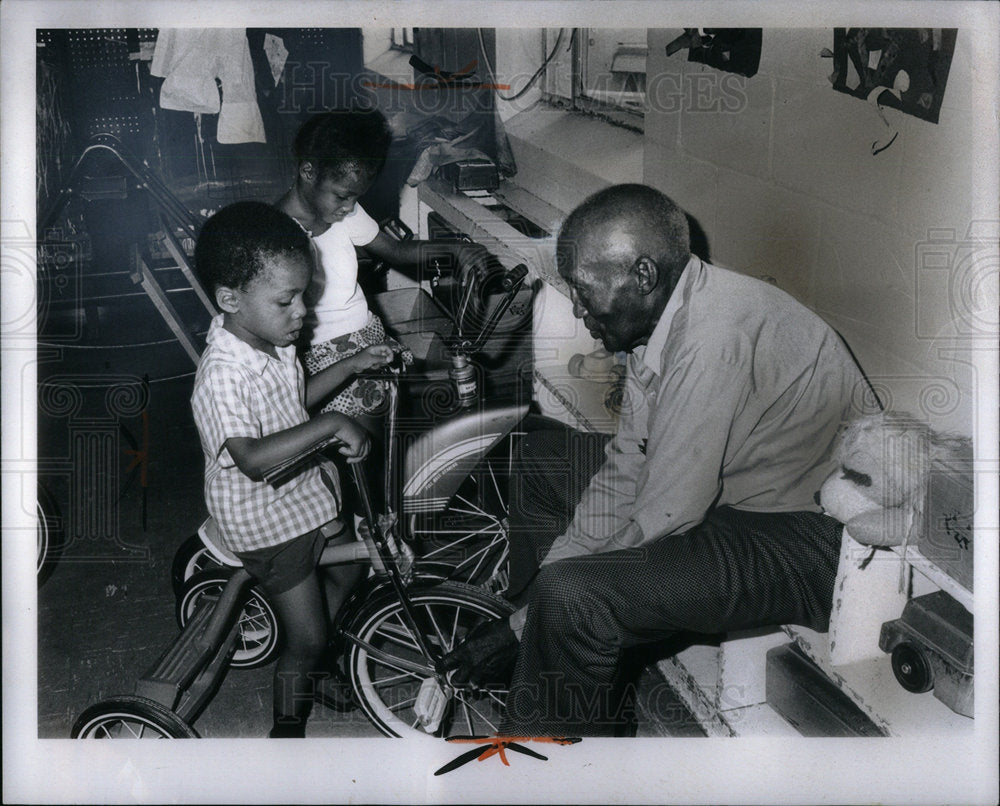 1973 Press Photo Harry Ennis Jerome Childrey Melinda - Historic Images