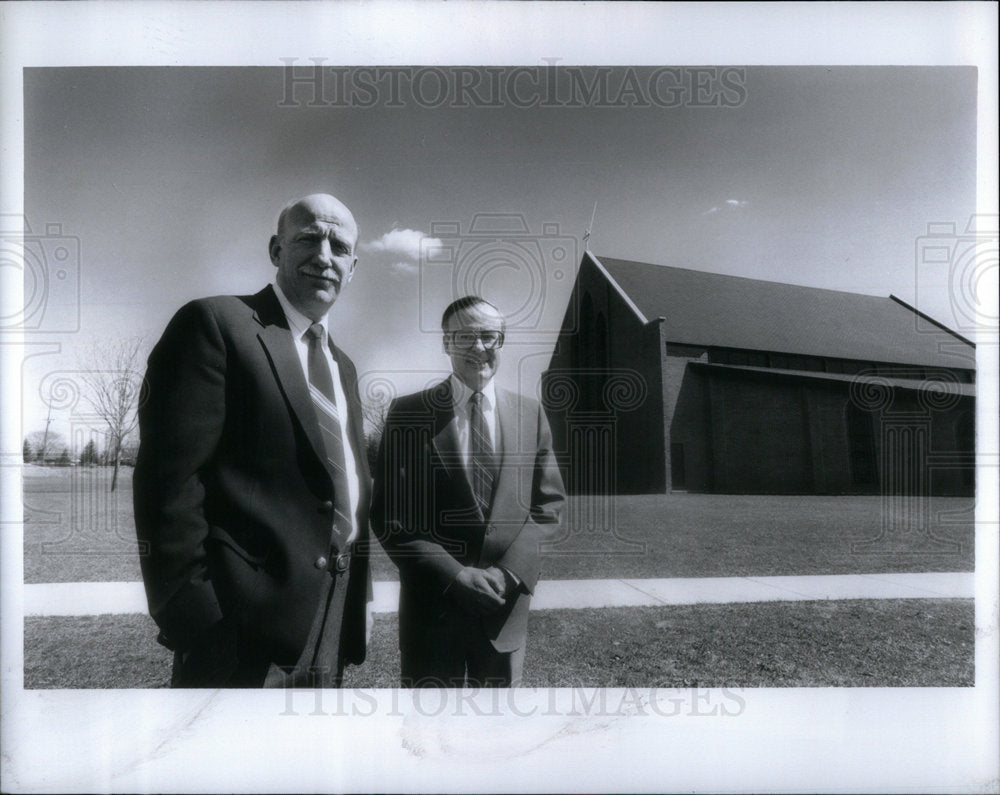 1990 Press Photo Doug Stephens Clifford Hult Chuches - Historic Images