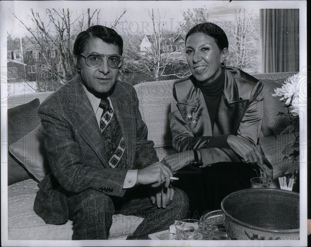 1972 Press Photo Bob Steinberg Jerry Sucher Cocktail - Historic Images