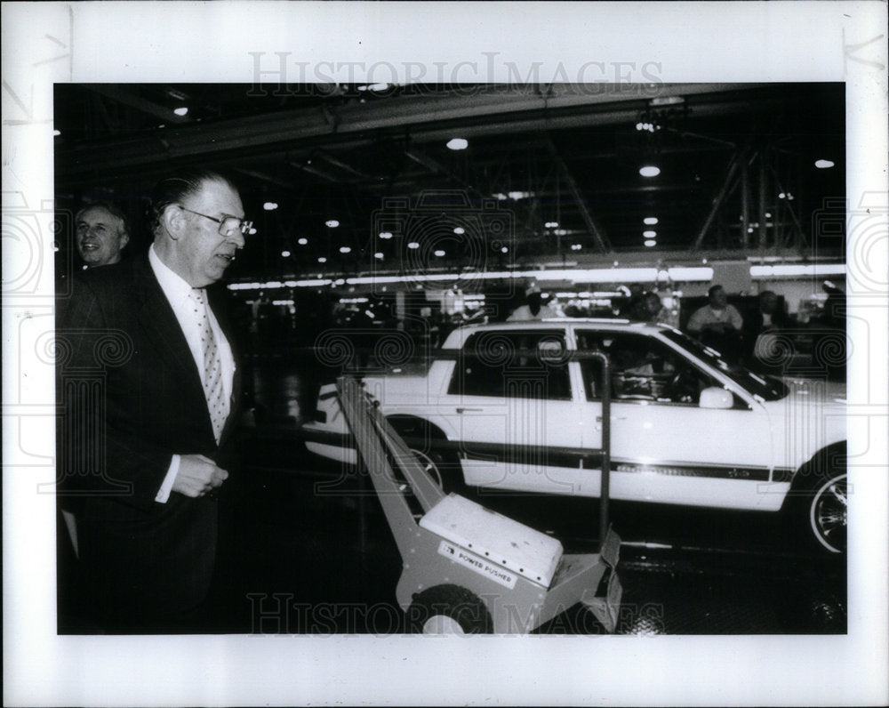 1990 Press Photo Cadillac Division Robert Stempel GM - Historic Images