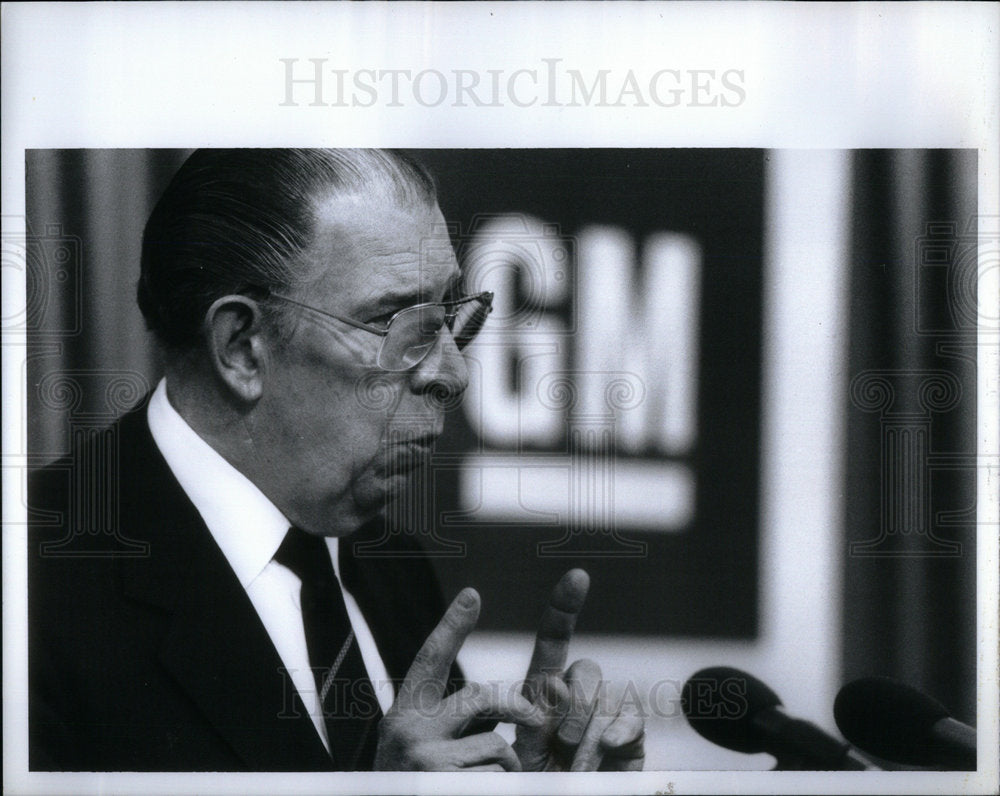 1992 Press Photo Robert Stemple president stock holder - Historic Images