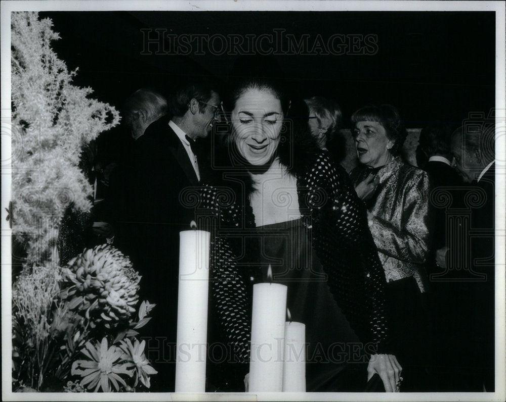 1980 Press Photo  Mrs Guy Judy Stun Society Candle Tree - Historic Images