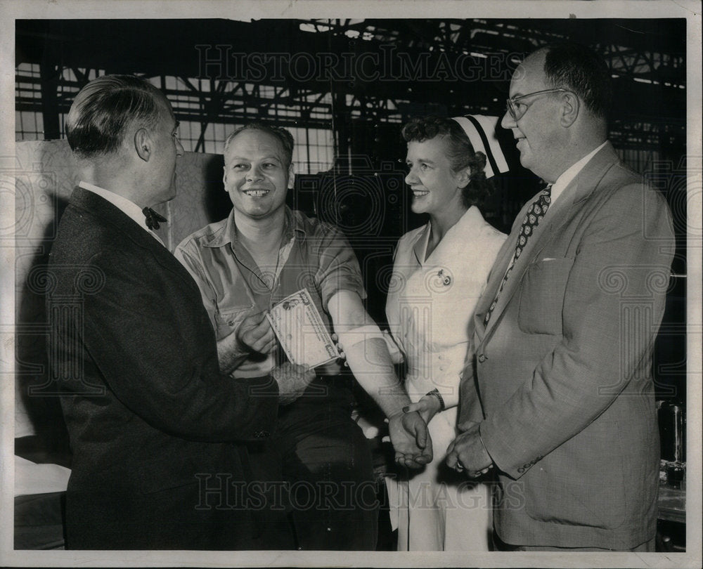 1952 Press Photo Edward Sterba Alvan Macauley Eleanor - Historic Images