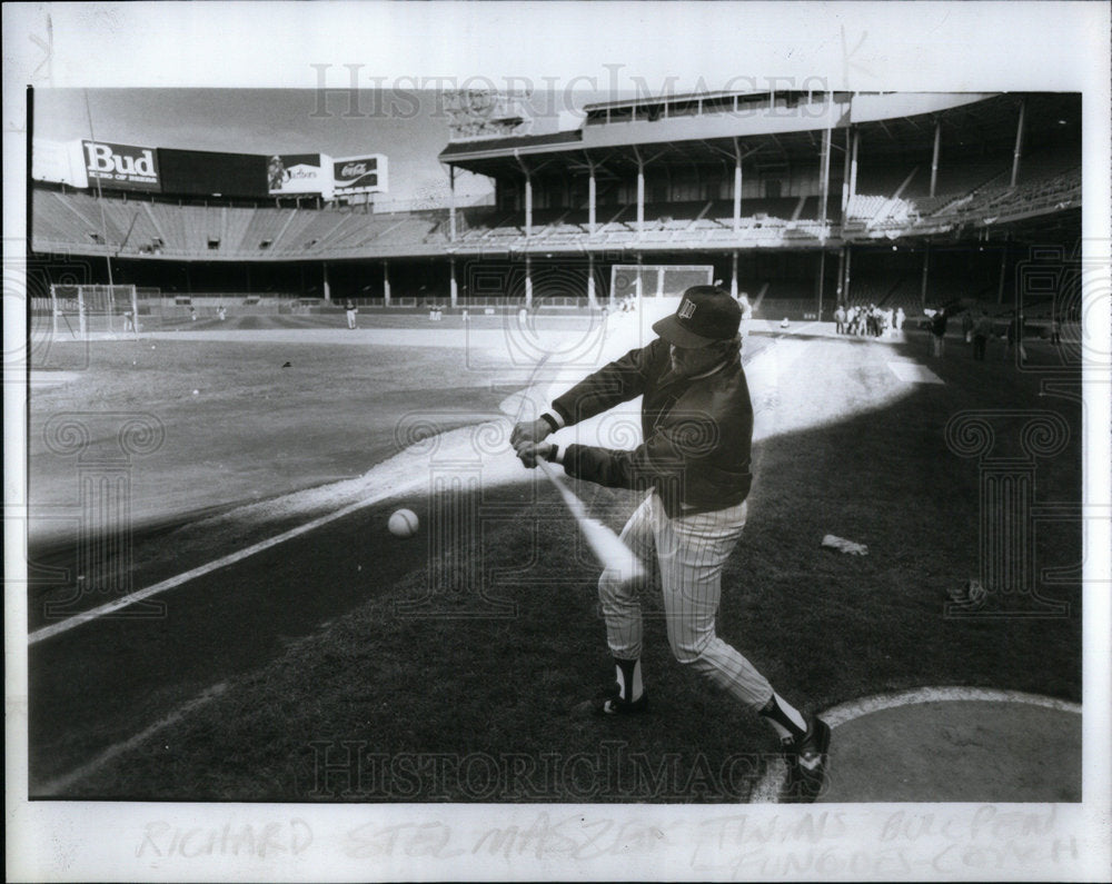 1987 Press Photo Rick Stelmaszek Minnesota Twins Coach - Historic Images